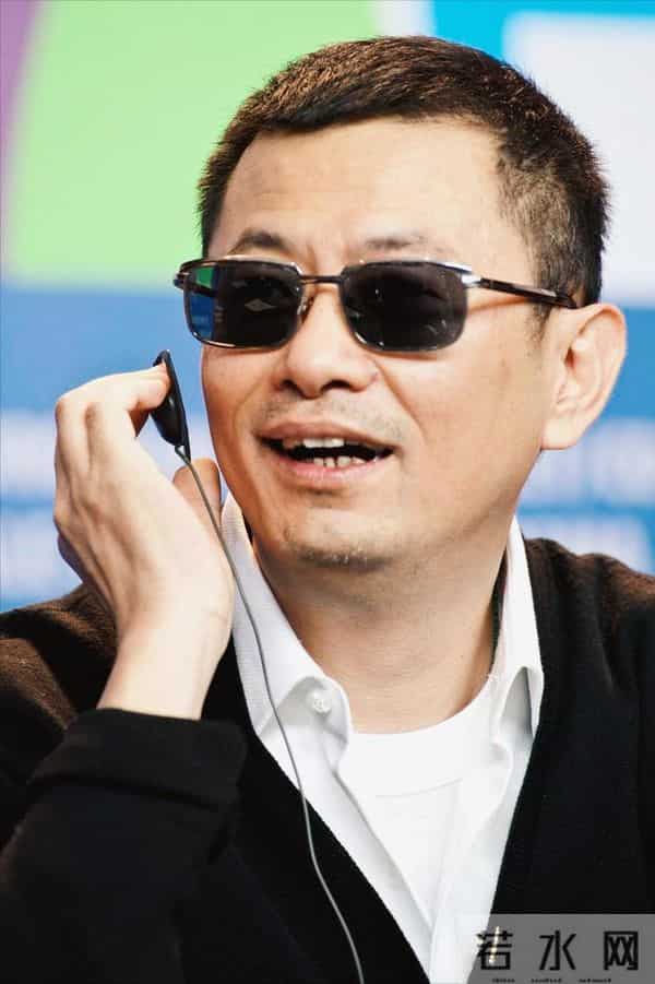 王家卫一个做法让古二翻脸，3年兼任4个职位，3000薪水干30万的活