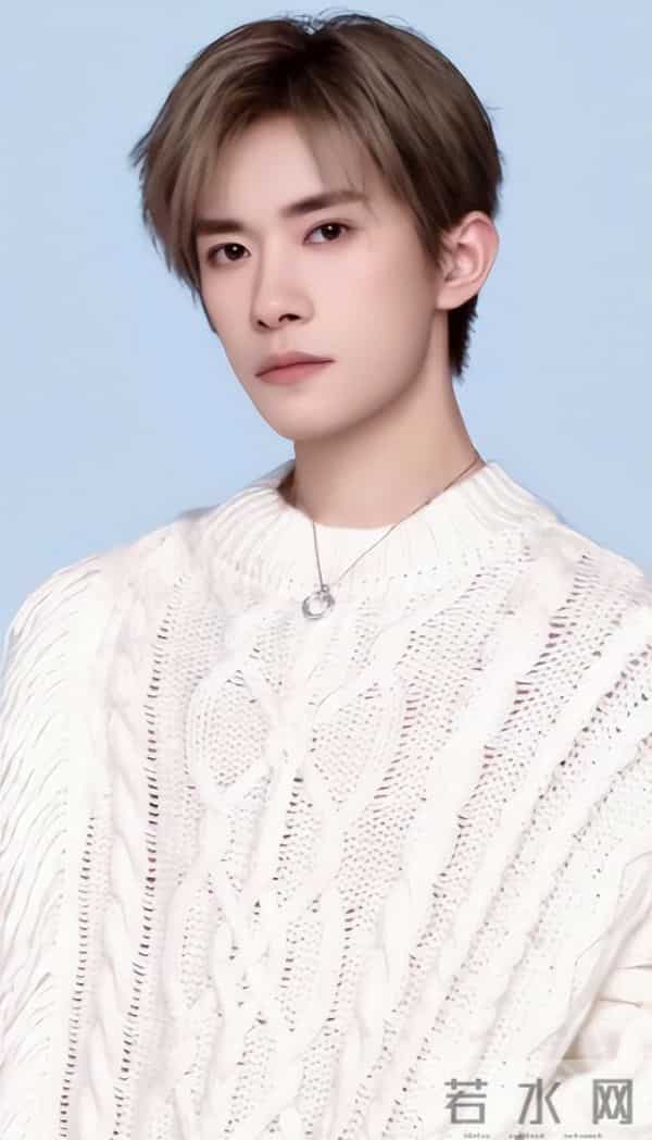 一场生日，戳穿25岁王源江湖地位，易烊千玺确实一个字都没说错