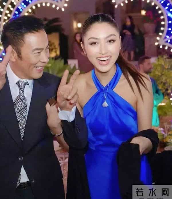 任达华和老婆女儿参加晚宴,女儿21岁身材高挑,学霸身份惊呆网友