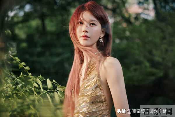 赵露思 白瓷肌肤太亮眼 美的像个洋娃娃精致到头发丝