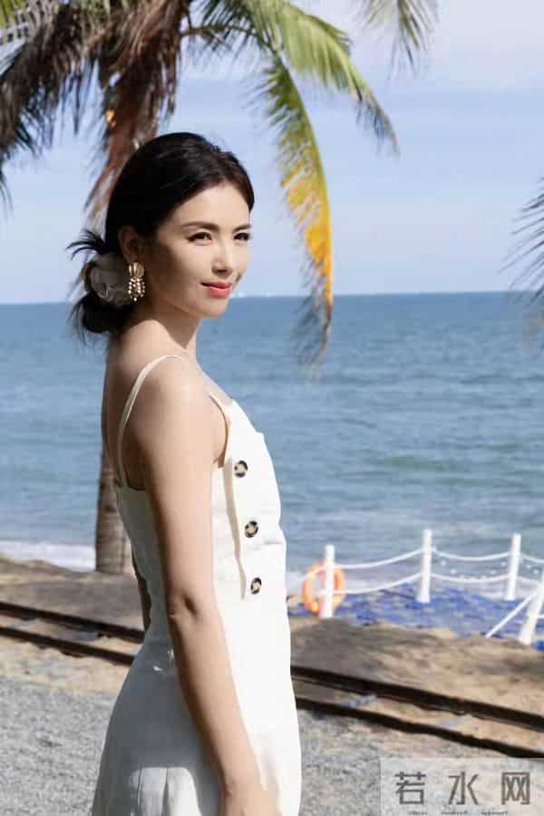 刘涛海滩靓丽风情