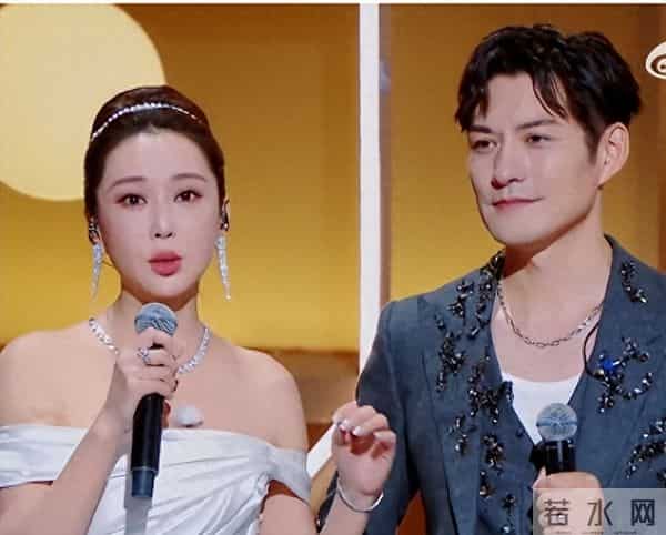 女演员曾被告诫不能和严屹宽在一起，跟偶像明星谈恋爱是“灭顶之灾” ，如今两人携手11年恩爱如旧