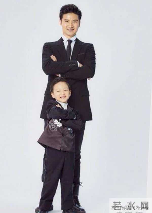 田亮晒照为儿子庆生,14岁田宸宇阳光帅气,身高近180全家最高