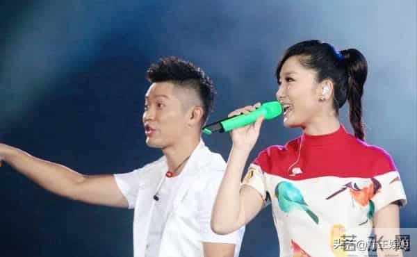 “消失”5个月后，45岁玲花刚传喜讯就落空，曾毅始终保持沉默