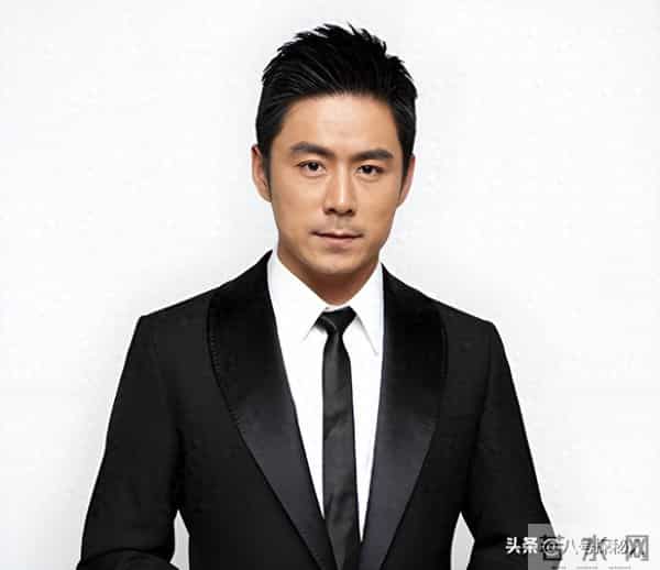 他生于山东，长于台湾，成名于新加坡，娶小14岁妻子愿恩爱到老