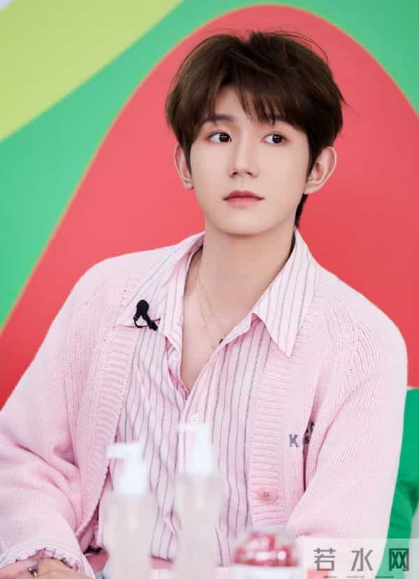 一场生日，戳穿25岁王源江湖地位，易烊千玺确实一个字都没说错