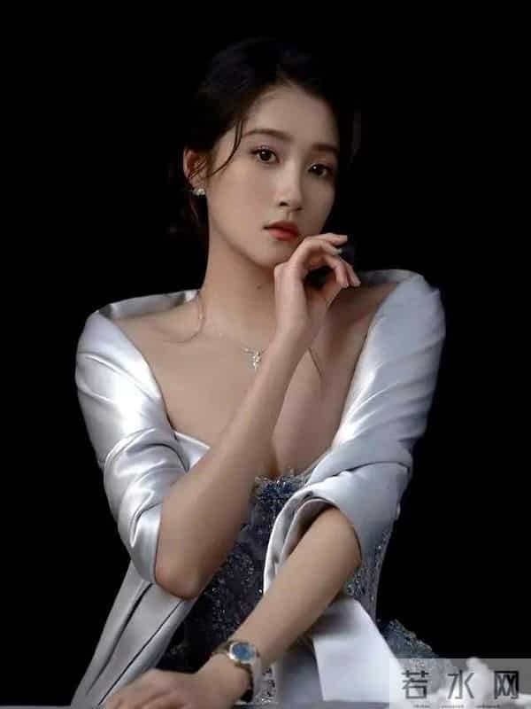 关晓彤银裙造型杀疯了！这还是你认识的"国民闺女"吗？