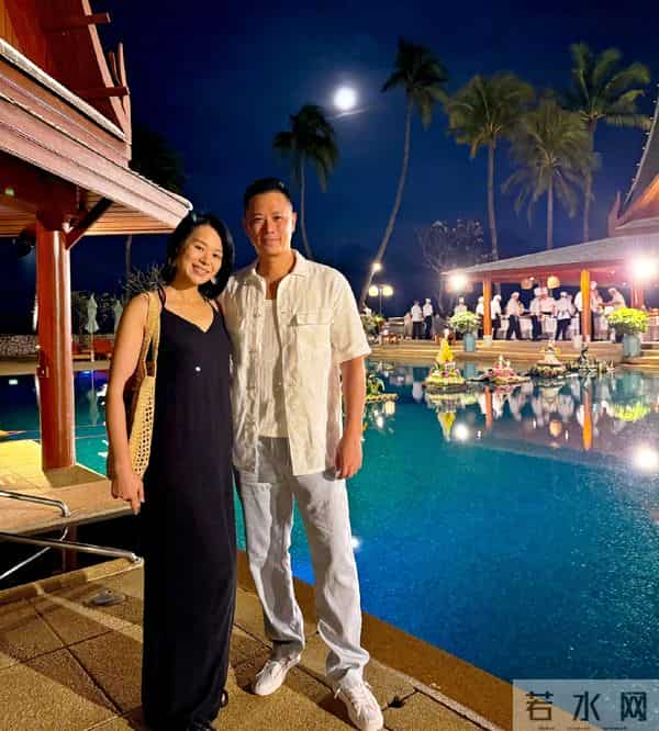 胡杏儿晒庆生美照,与李乘德甜蜜搂腰,46岁胡杏儿被宠的幸福洋溢