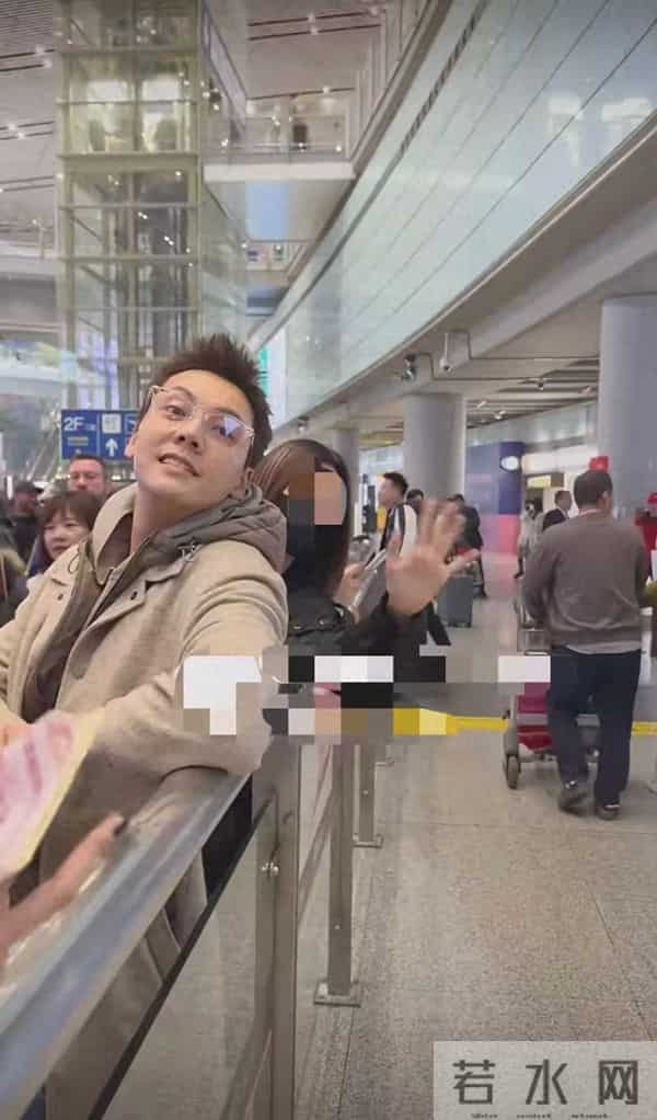 陈伟霆妈妈飞北京看孙子！婆媳第一次见面，何穗大胆拍辣照迎接！