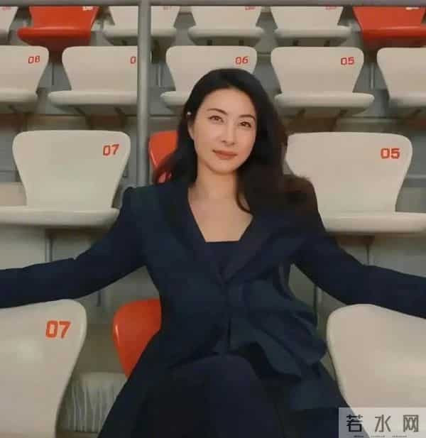 豪门圈集体失语,郭晶晶喜讯印证预言,79岁公公霍震霆再破天花板