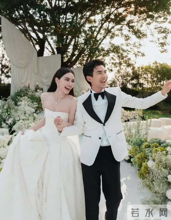 泰星Mai和Ter低调举行婚礼,上演头纱吻,好闺蜜MintC抢到捧花