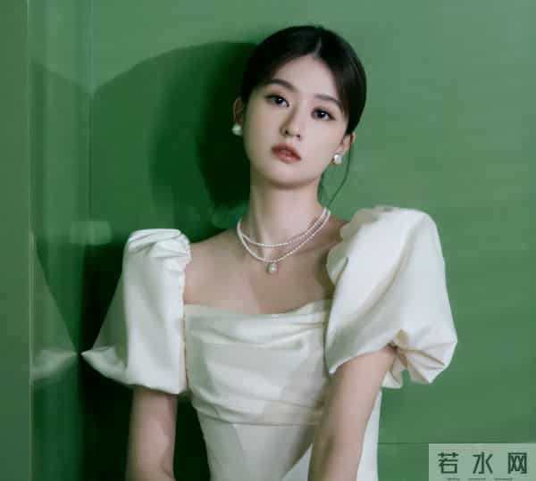 生活富足，嫁富豪老公？原来妈妈是李厚芳，难怪她能成人生赢家