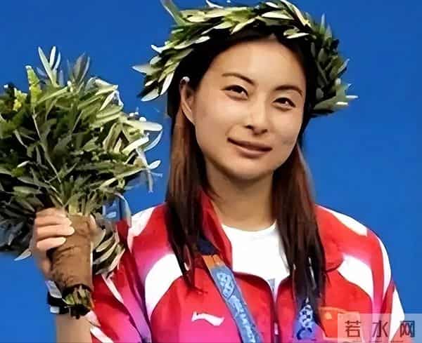 央视对郭晶晶的称呼改了，三字之差传递强烈信号，霍震霆早说对了