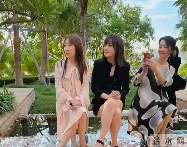 封杀四年，49岁赵薇突传消息，因胃癌去世传闻5个月前就真相大白