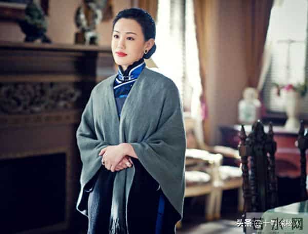 母亲是影后，丈夫是著名演员，公公是央视名嘴，34岁的她却当网红