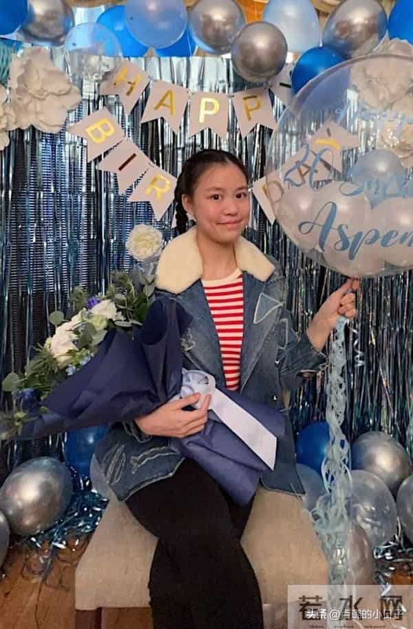 甘比和情敌在较劲，给17岁女儿生日过于低调了！