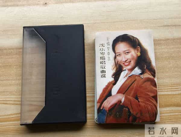 上海歌手沈小岑:定居西班牙,和英国老公很甜蜜,68岁瘦到快脱相