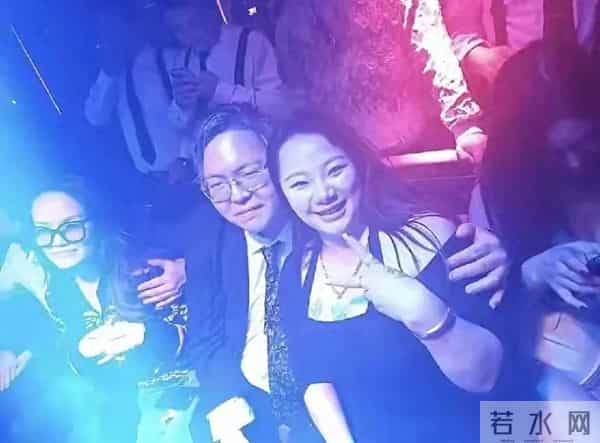 向佑彻底摆烂，南昌酒吧挥霍，新女友全程烟酒不离手