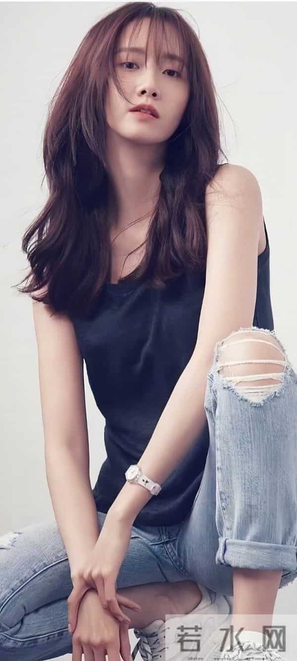 林允儿紧身牛仔裤的性感，是高级又撩人的致命诱惑！