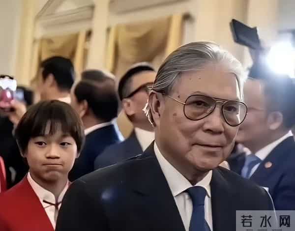 有钱也没用!火炬传递霍震霆、何超琼都来了,李嘉诚家族呢