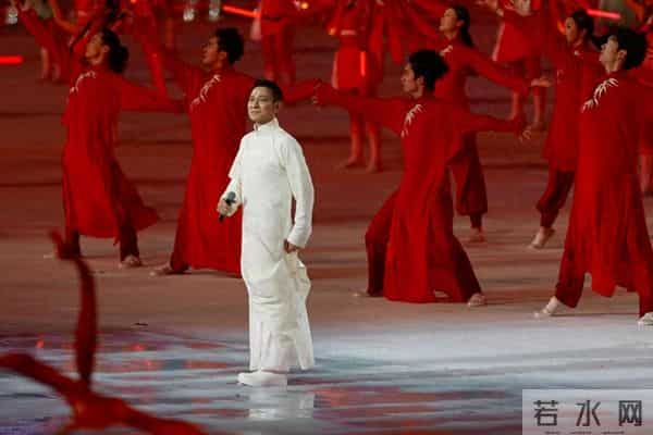 港娱这一夜，64岁的刘德华，将娱乐圈人情世故江湖地位彻底体现