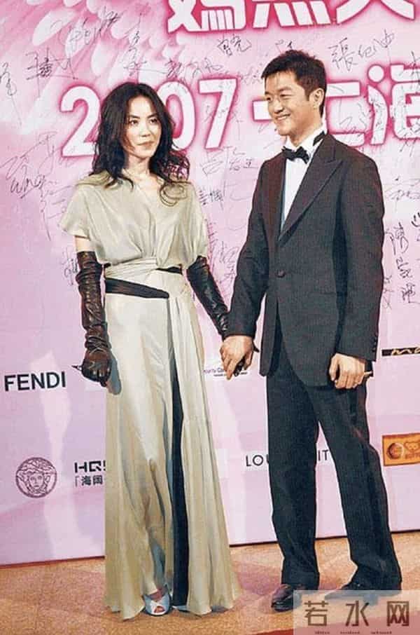 王菲也没想到,“被曝同居”的28岁女儿窦靖童,会走上她的来时路