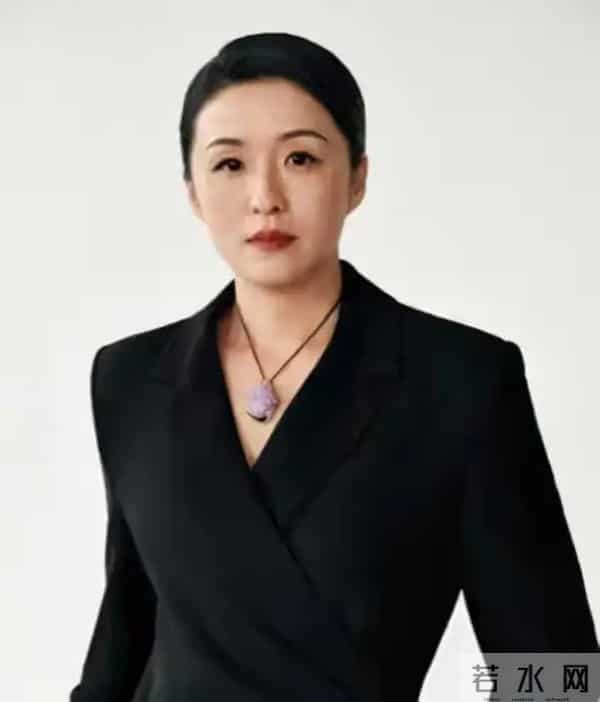 太癫了！王家卫被曝后白百何又自揭伤疤，陪玩陪睡只是冰山一角