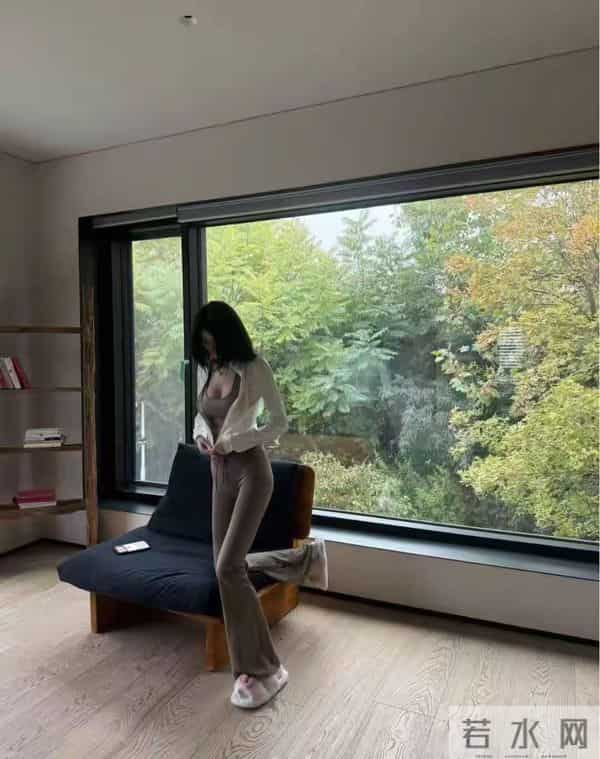 陈伟霆妈妈飞北京看孙子!婆媳第一次见面,何穗大胆拍辣照迎接!