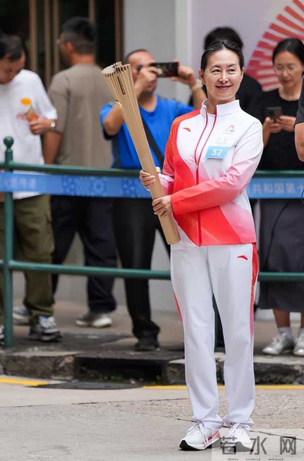 何猷君也没想到，自己63岁的大姐何超琼，竟还能再为赌王家族争光