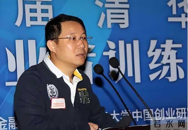 富商周旭辉：44岁娶小12岁女星童蕾，获刑3年后，妻女过得如何？