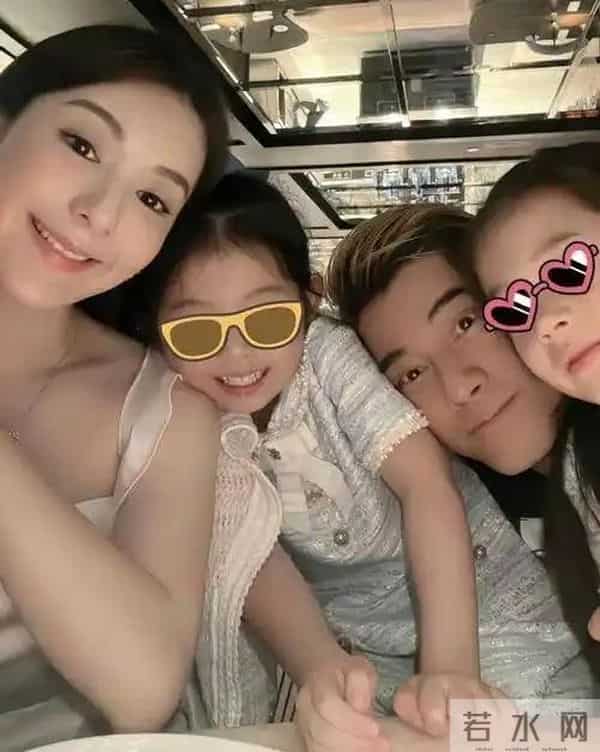 方媛凌晨发文问坐月子,超一周没洗头近视加重,似恢复不佳掉头发