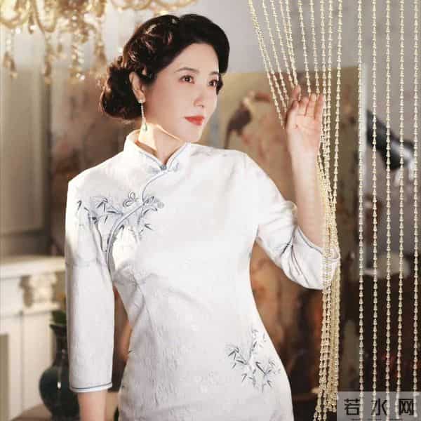 被称中戏第一美却至今未婚,48岁事业停摆后,农村种地还乐在其中