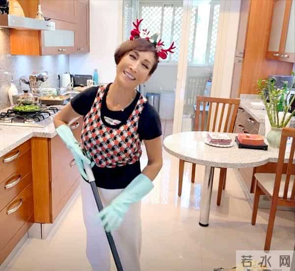 上海歌手沈小岑:定居西班牙,和英国老公很甜蜜,68岁瘦到快脱相