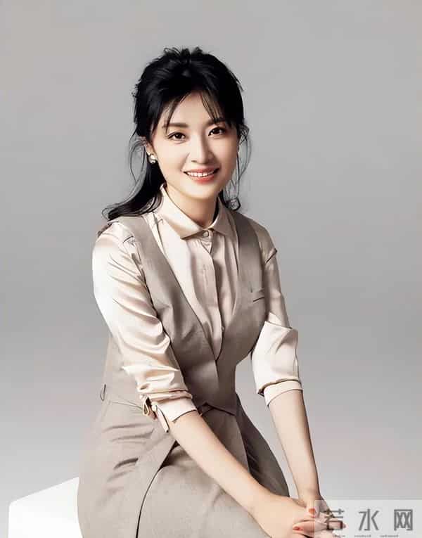 连续17年主持春晚的她,12年婚姻终究离婚,坦白:婚姻只会痛苦