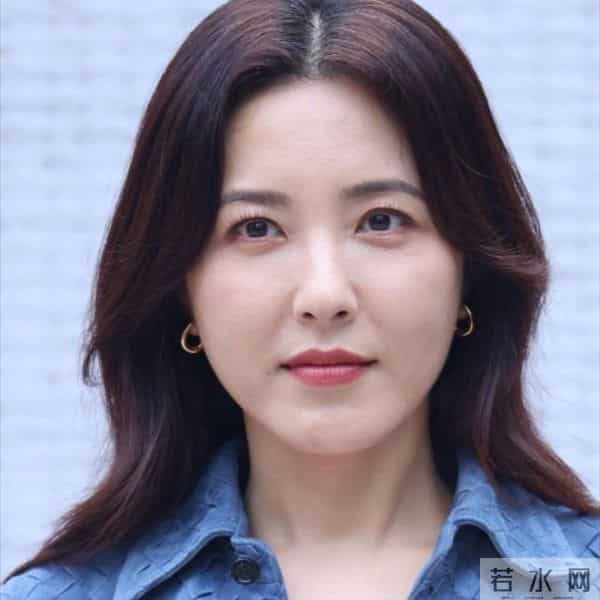 被称中戏第一美却至今未婚,48岁事业停摆后,农村种地还乐在其中