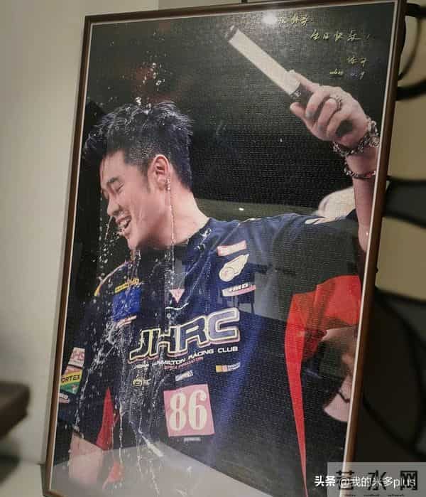 陈赫补发生日照，“铁三角”邓超鹿晗在c位，马頔搂范志毅像小孩