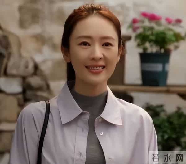 当40岁童谣跟42岁蒋欣站一起,我才彻底明白,女演员气质有多重要