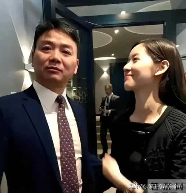 刘强东夫妇欧洲被偶遇!32岁章泽天变化太大,网友直呼:这是谁?