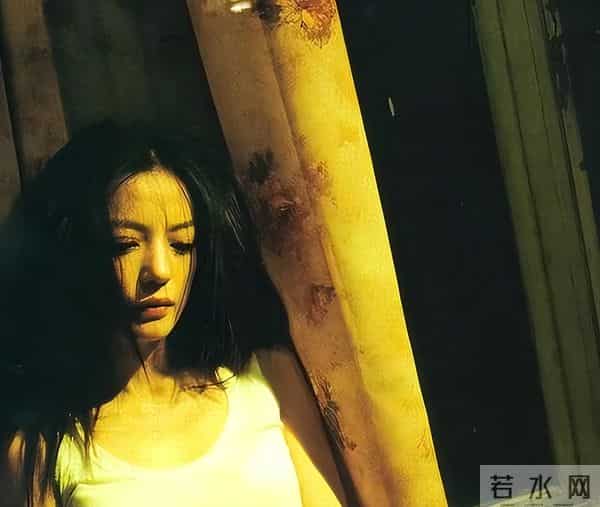 封杀四年，49岁赵薇突传消息，因胃癌去世传闻5个月前就真相大白