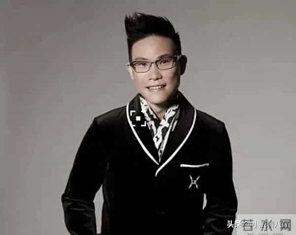 突发！香港知名男星被曝婚内出轨，前一天还在和妻子秀恩爱