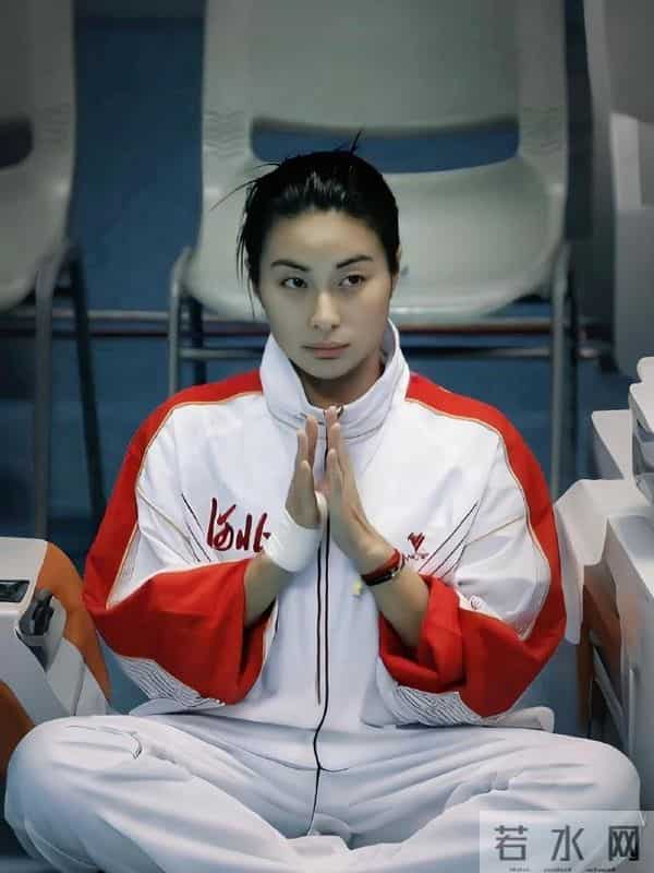 豪门圈集体失语,郭晶晶喜讯印证预言,79岁公公霍震霆再破天花板