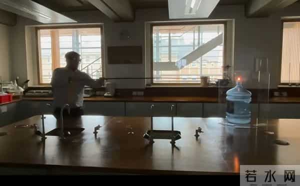 16岁王诗龄晒留学日常,住宿舍周末还在学习,瘦下来五官好像李湘