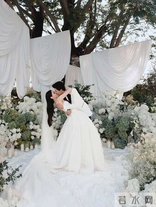 15克拉钻戒套牢！泰国女神Mai甜嫁7年男友…「山中婚礼」头纱吻