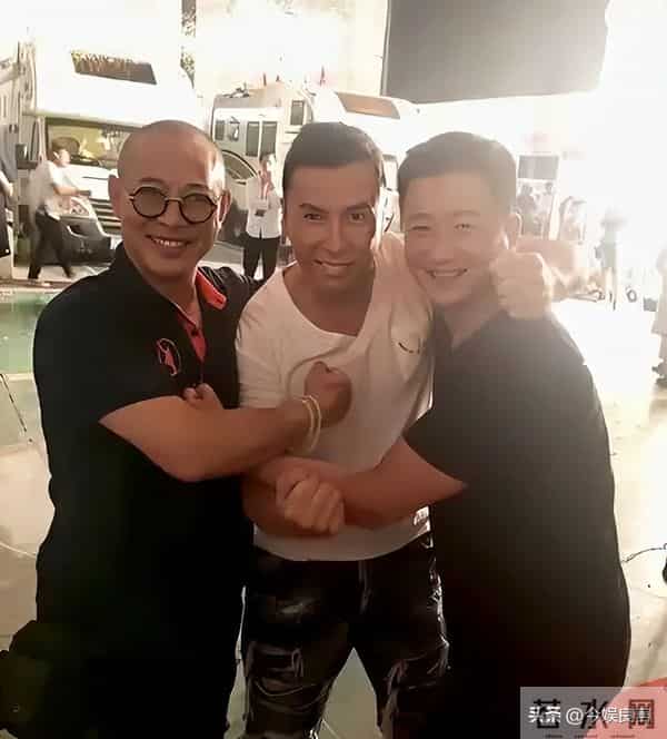 李连杰“脱衣辟谣”上热搜：没换过心脏！揭开“一夜回春”的秘密