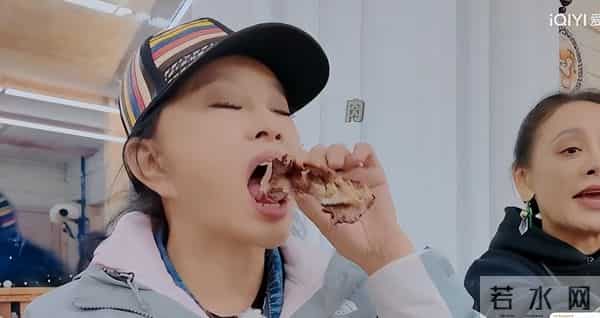 75岁刘晓庆身体这么好的原因，竟然是吃肉！