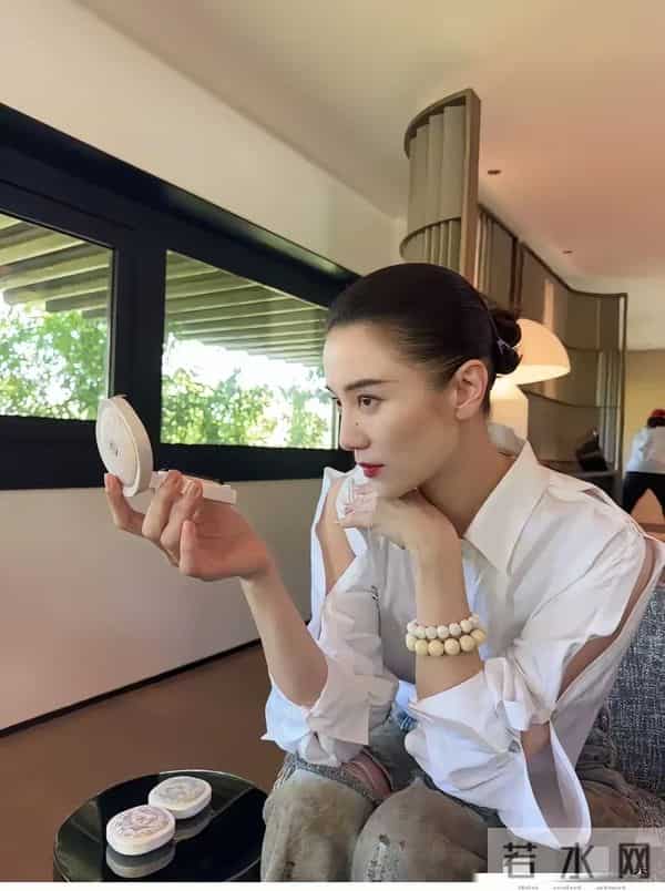 原来宋佳以前也土过,还以为她是天生的洋气体质呢?