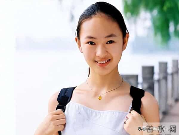 分手22年,40岁的童谣高调官宣喜讯,早已成为张默高攀不起的存在