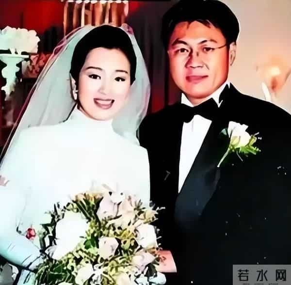 59岁巩俐近况惹人心酸,一头白发尽显老态,给"丁克"们提了个醒