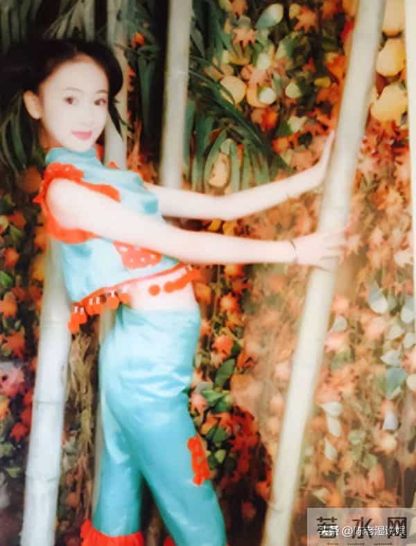 分手22年,40岁的童谣高调官宣喜讯,早已成为张默高攀不起的存在