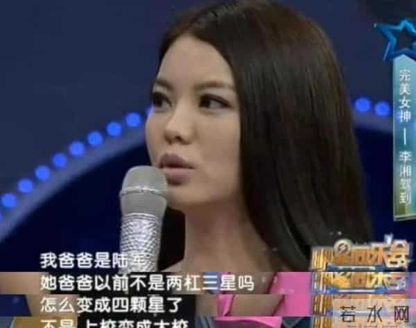 李湘回湖南老家!父母住大别墅,客厅堆满鲜花,她反而不敢露脸!